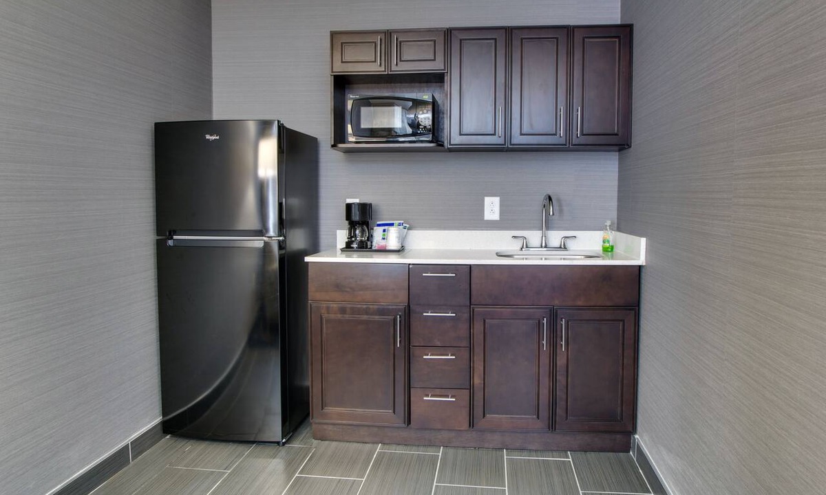 Sidney Hotel | Holiday Inn Express & Suites Sidney by IHG
