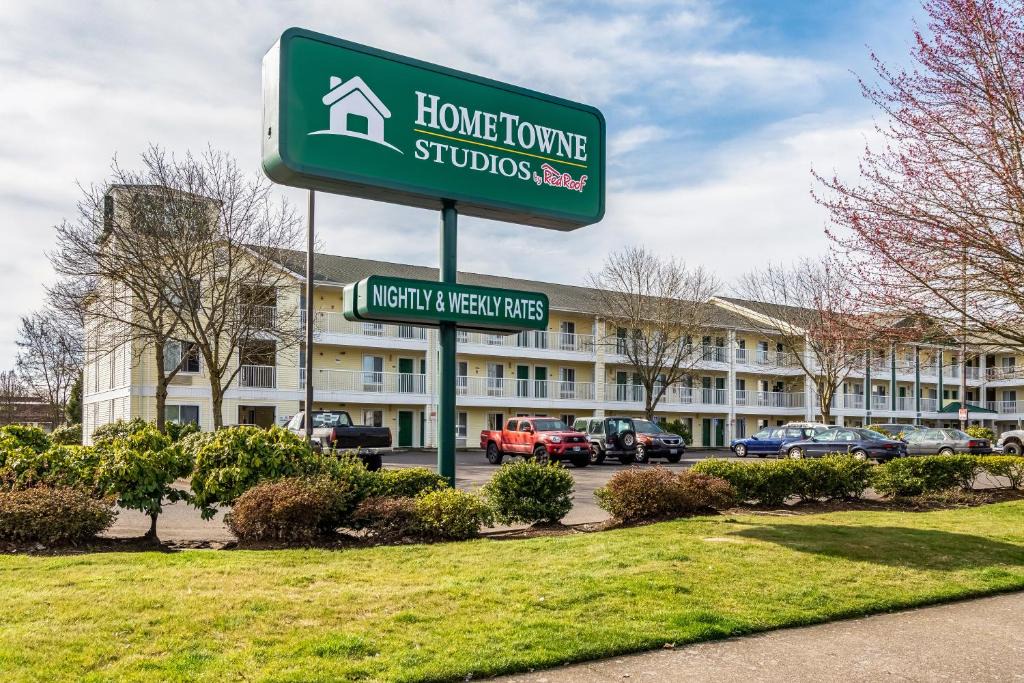Springfield Hotel | HomeTowne Studios by Red Roof Eugene - Springfield