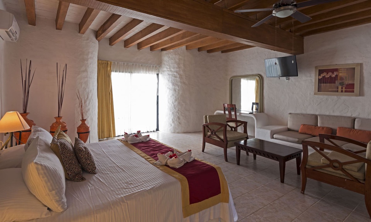 Tenacatita Hotel | Hotel Punta Serena & Resorts- Couples Only