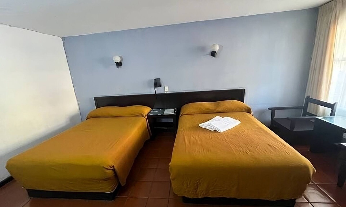 Morelia Hotel | Hotel Villa Capri, 2 double beds 4 Guests