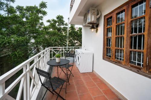 Trang Tien Apartment | House of Comfort - 3 BR & 3 baths - 1' to Hoan Kiem Lake & Old Quarter