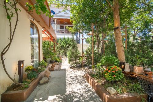 Huong Thuy Villa | Hue Crown Boutique Villa- Hue Ancient Capital