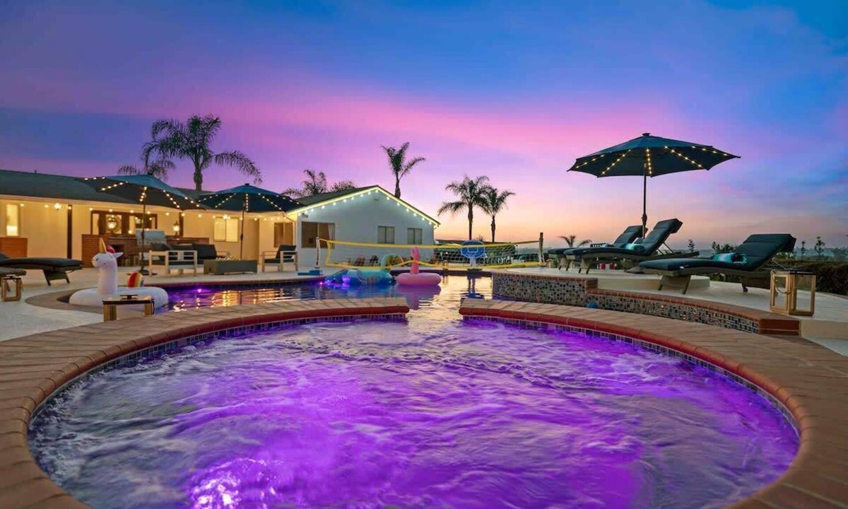 Del Cerro House | Immaculate 5BR Micro Resort with Heated Pool & Spa