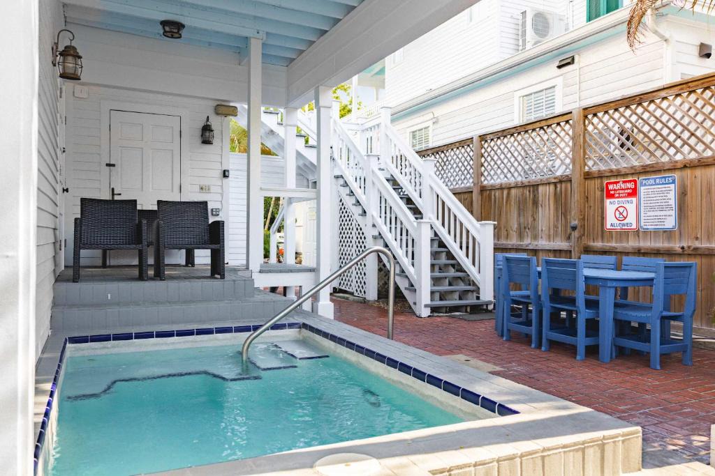 Historic Seaport Hotel | Key Lime Cottage