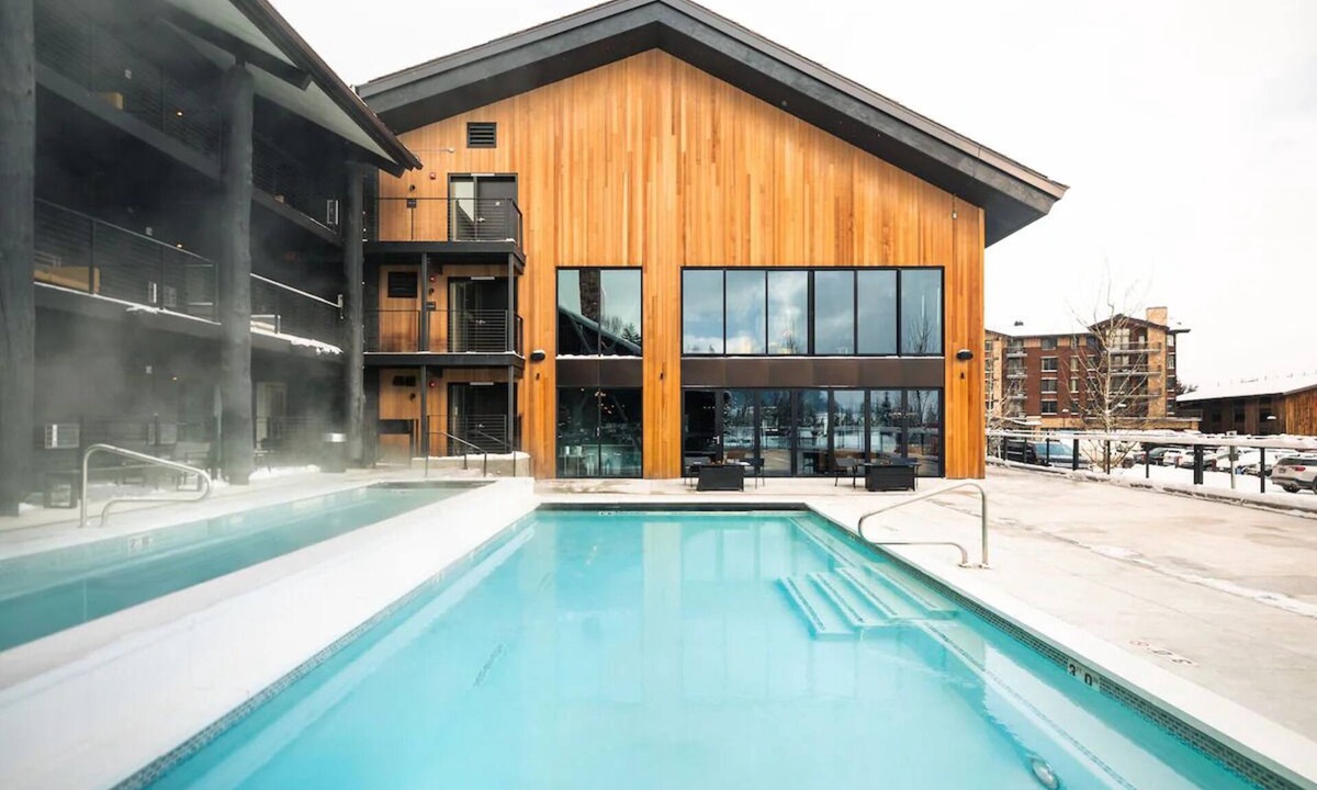 Teton Village Hotel | King + Queen Sofa Sleeper, Gravity Haus, Steps from Gondolas, Outdoor Pool