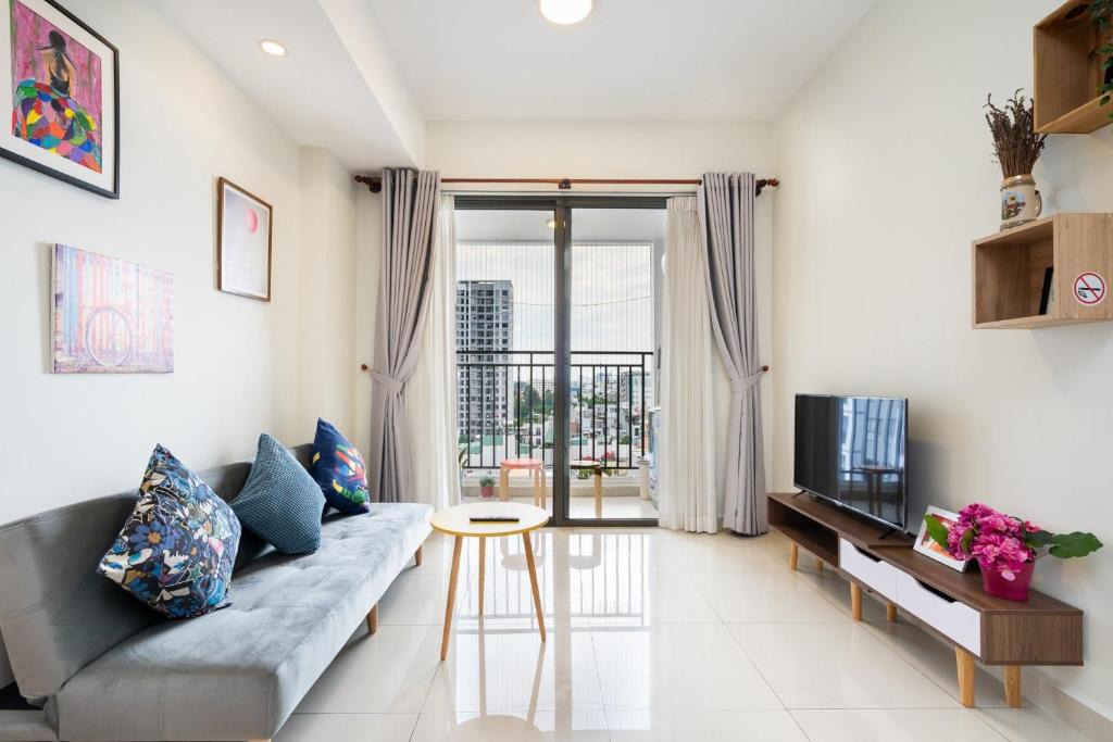 Tan Binh Apartment | KIRAKUAN ☆CITY VIEW FLAT/SKY POOL/GYM