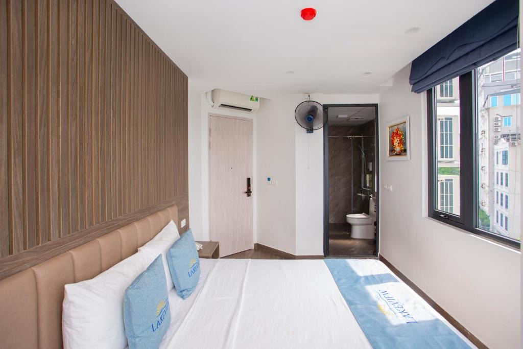 Thuy Khue Hotel | Lake View Hotel