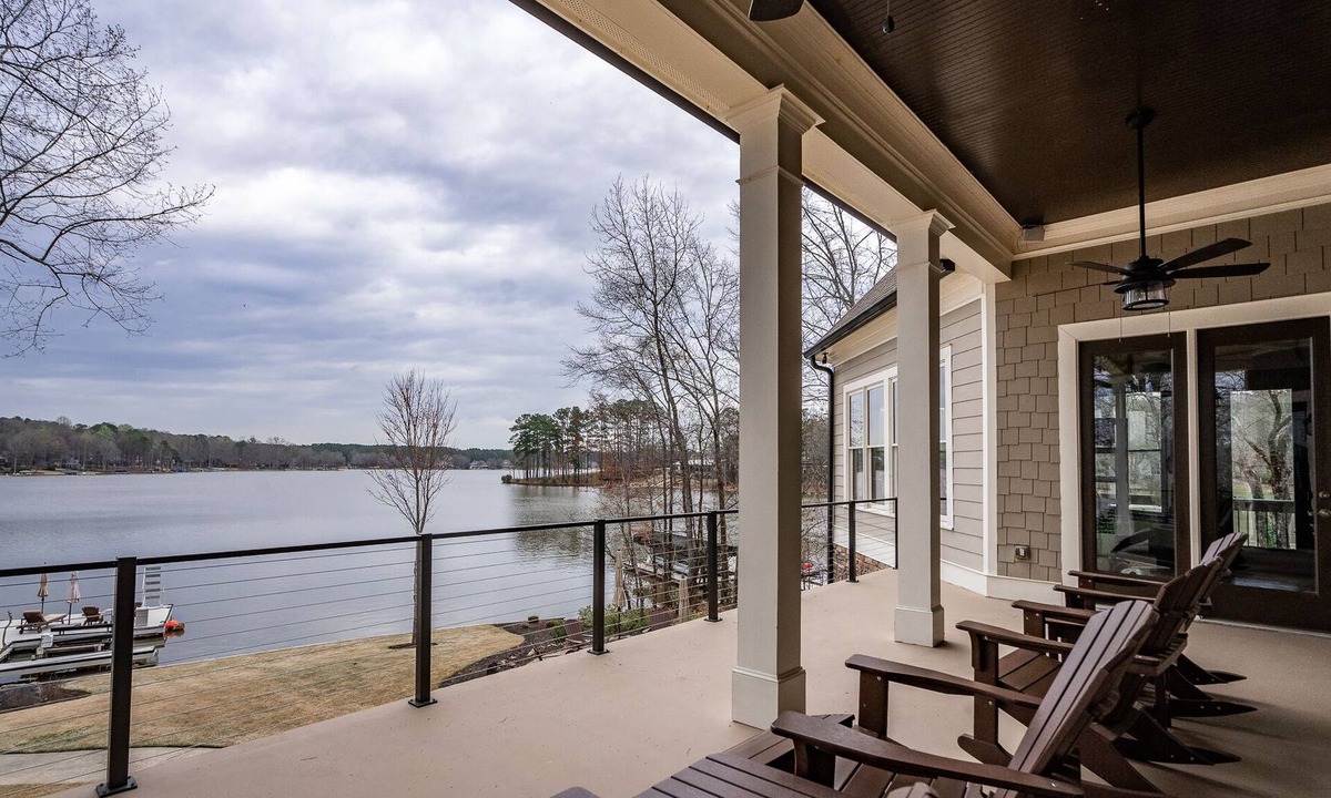 Eatonton House | Lakefront Luxury at Lake Forest