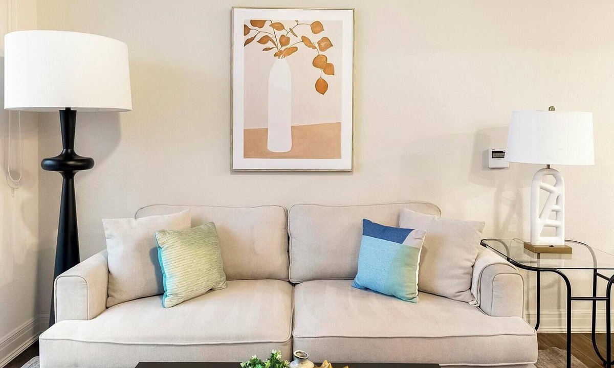 Overland Park Apartment | Landing | Beautiful 3BD, Pool, Gym