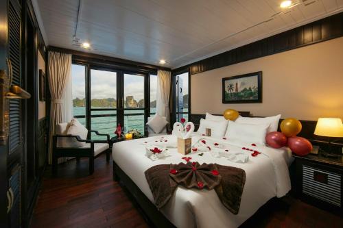 Ha Long Boat Rental | Lily Cruise