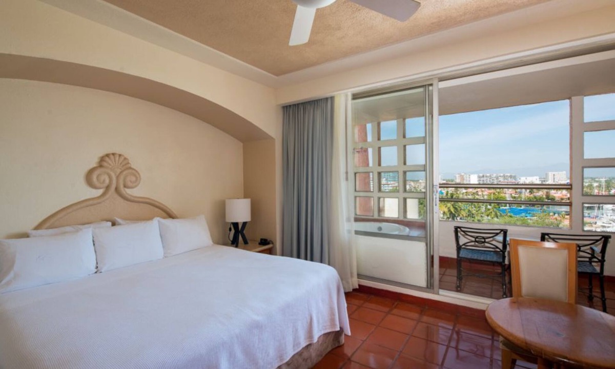 Marina Vallarta Hotel | Luxury Studio with Stunning Views & Resort Perks