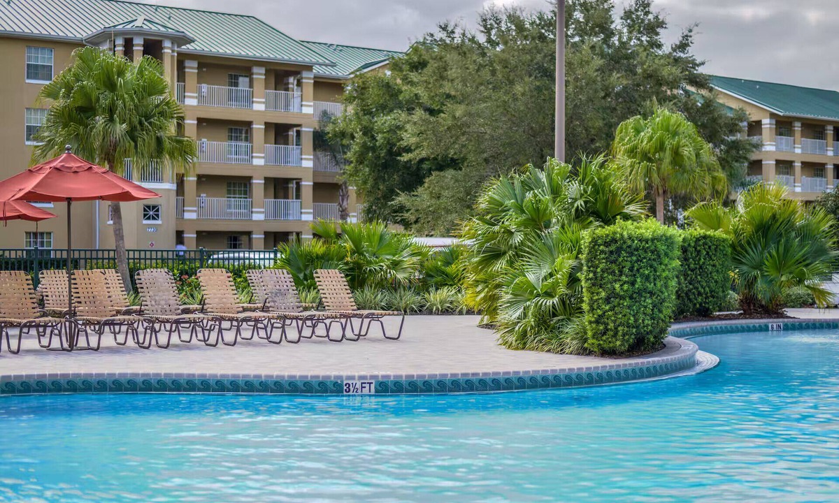 West Kissimmee Hotel | Make Every Moment of Your Trip Feel Special Here! 2 Units, Outdoor Pool!