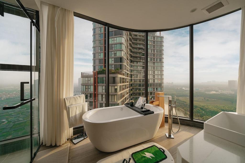 Van Giang Apartment | Moderm Lux - Work Space - 3 BRs - Gym Haus