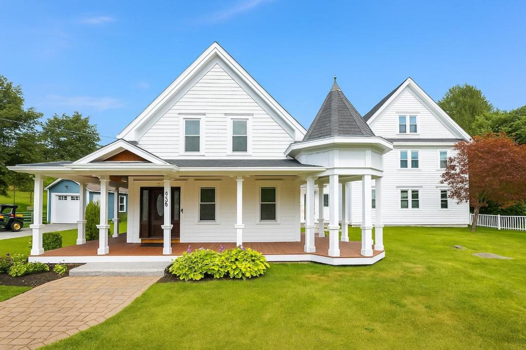 Bridgewater House | Modern Luxurious Home