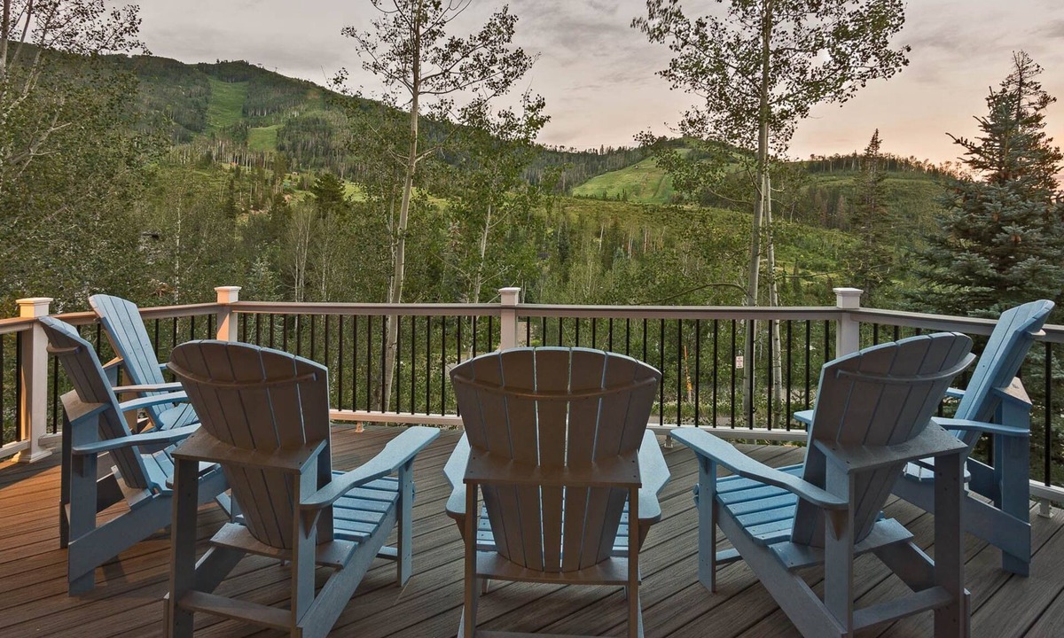 Steamboat Springs House | Modern luxury + Hot Tub + Walk to Skiing - Time Flys Lodge