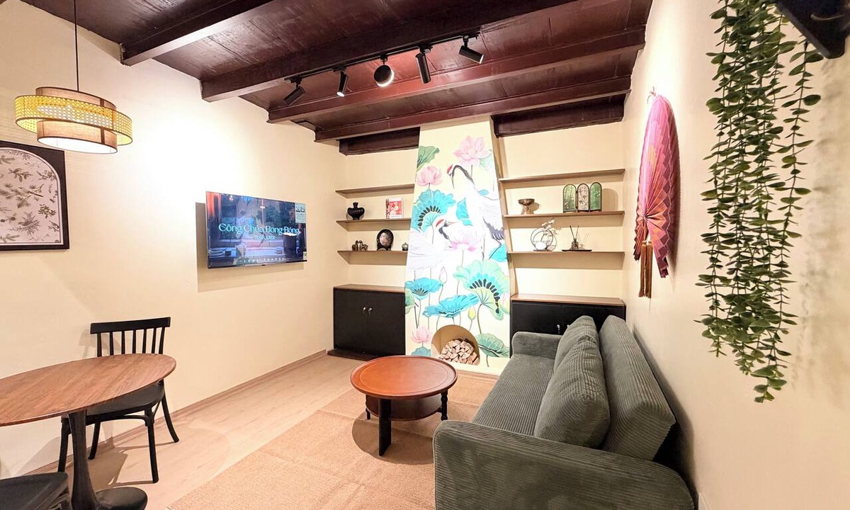 Old Quarter Apartment | Night Market Location with Loft, Bath Tub, Luggage Locker, Max 6