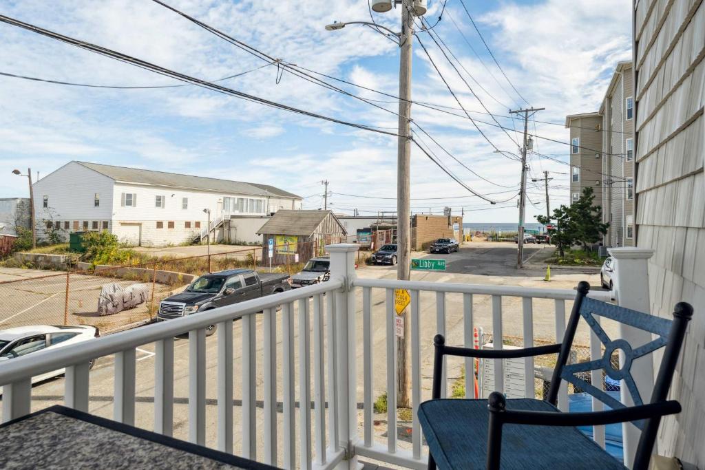 Salisbury Beach House | Ocean Hideaway Rooftop Deck Fireplace