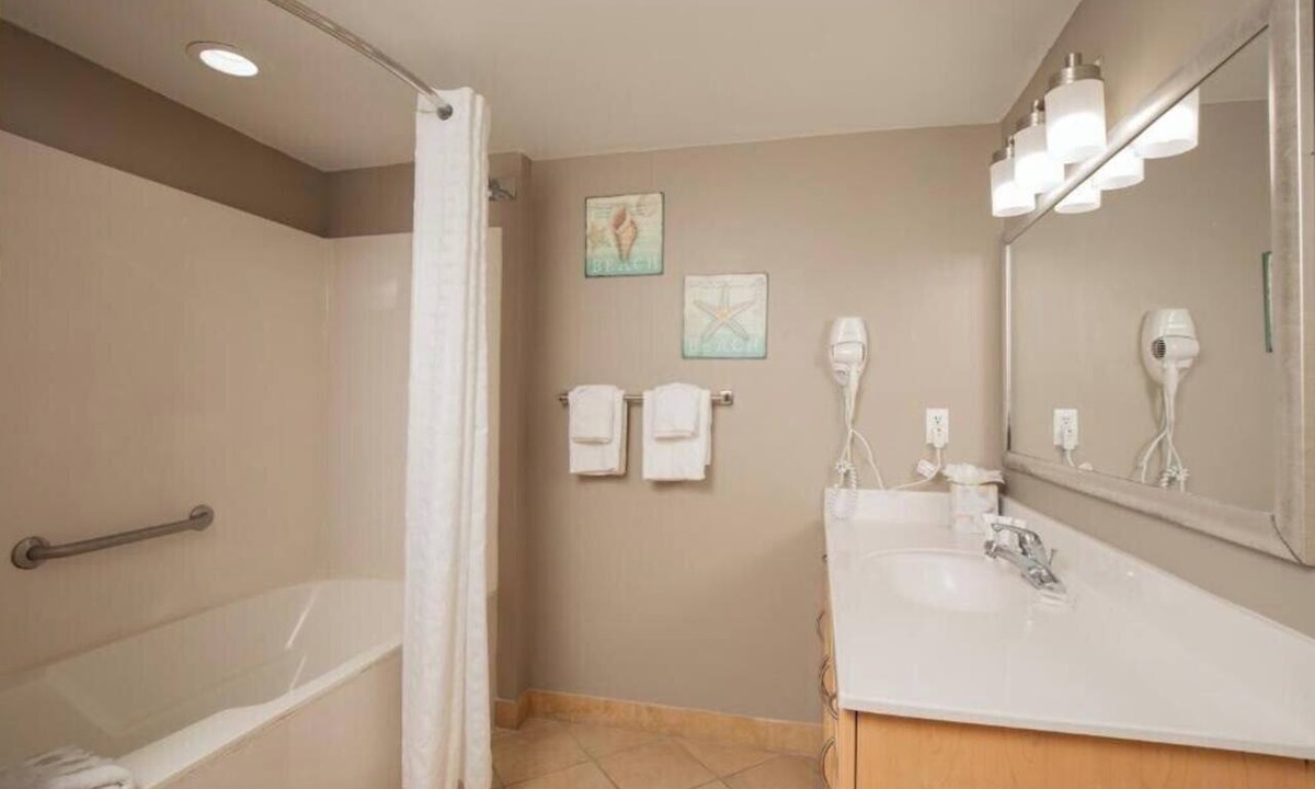 Cherry Grove Beach Hotel | Oceanfront Escape 2BR w/ Spa Bath