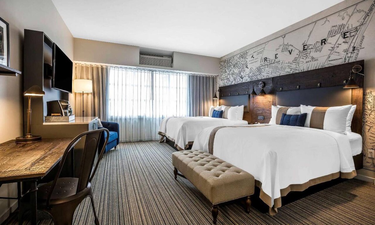 Everett Hotel | Pet-Friendly Double Queen Room for Families or Big Groups | Free On-site Parking