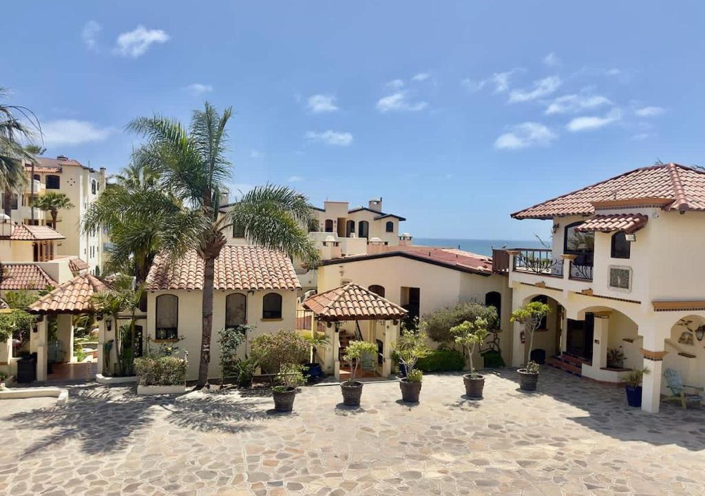 Playas de Rosarito Apartment | Puerto Nuevo Surf Casita del Arte 1BR with pool