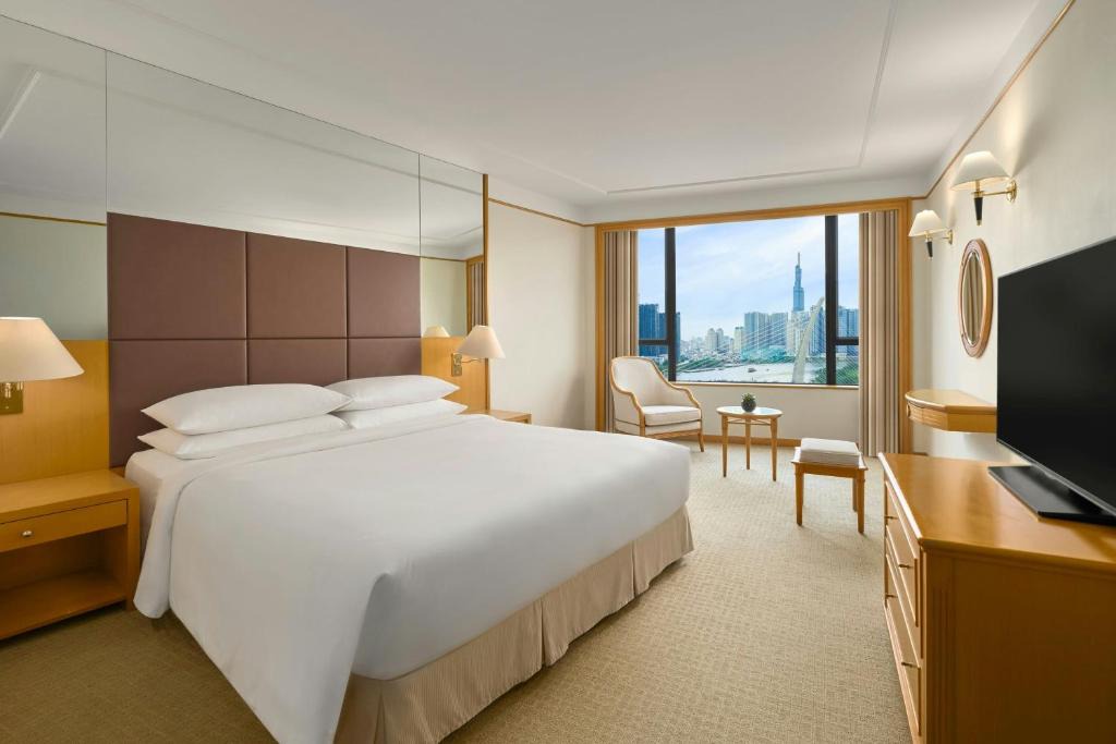Dong Khoi Hotel | Renaissance Riverside Hotel Saigon