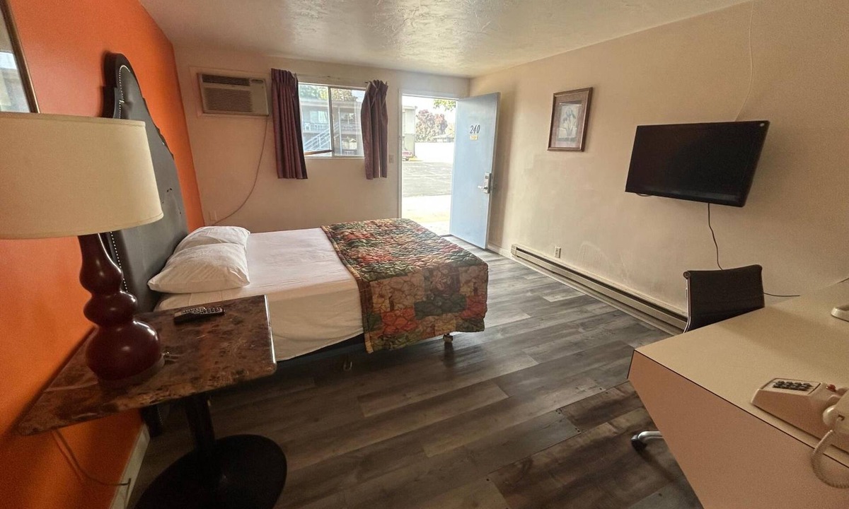 Walla Walla Hotel | Room Near Downtown Wineries | Free On-site Parking | Access to Walla Walla US 12