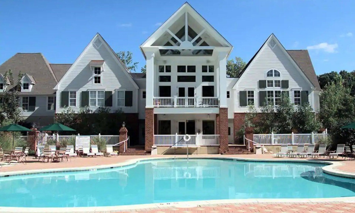 Lackey Cottage | Sleeps 10 - Spacious 3BR Cottage - Family Friendly Resort - Close to Theme Parks