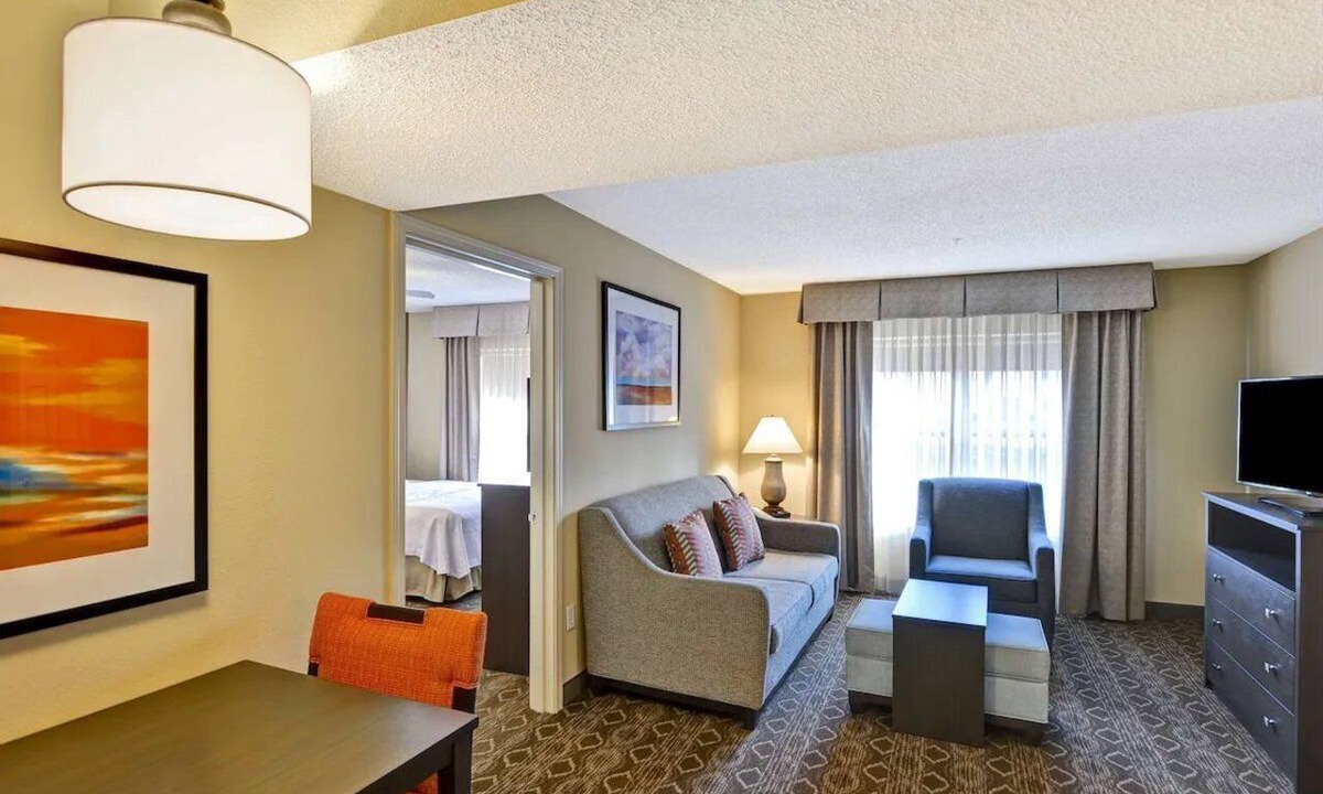 Overland Park Hotel | Space to Connect | King 2BR Suite | Full Kitchen | Near Corporate Woods - 2.3 mi
