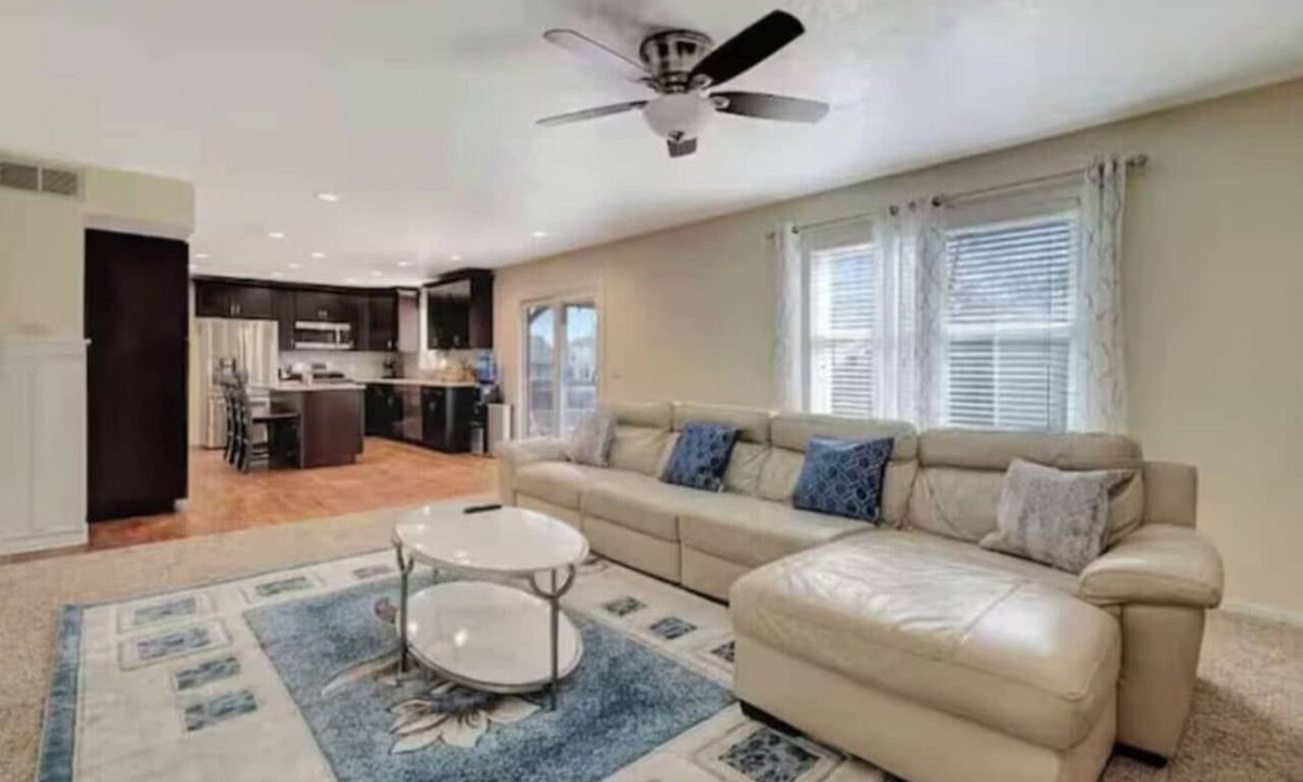 Lincoln House | Spacious 6BR | Downtown | Great Area