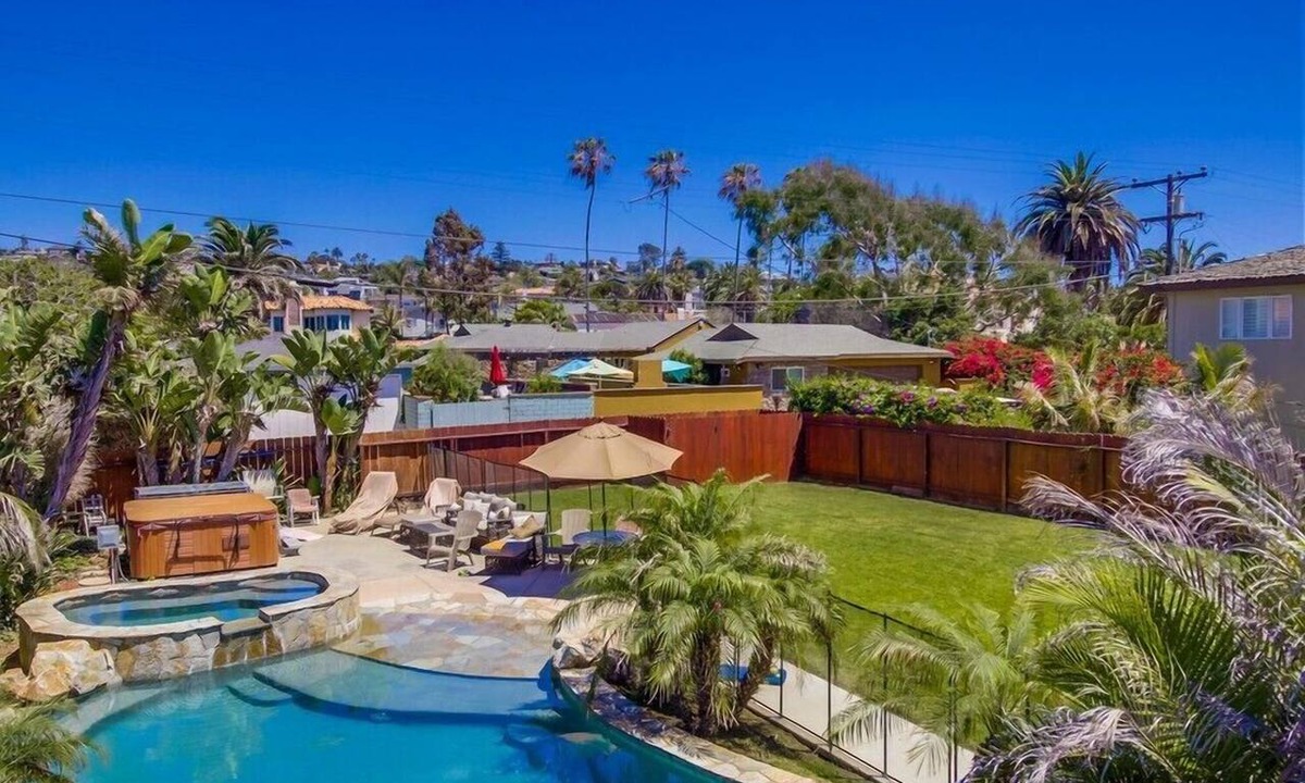 Sunset Cliffs House | Spacious Oceanfront Home w/Private Heated Pool, Hot Tub, Ping Pong, Big Yard