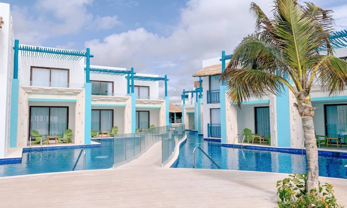 Puerto Morelos Hotel | Spacious Suite w/King Bed, Rainforest Shower, & Balcony ALL-INCLUSIVE