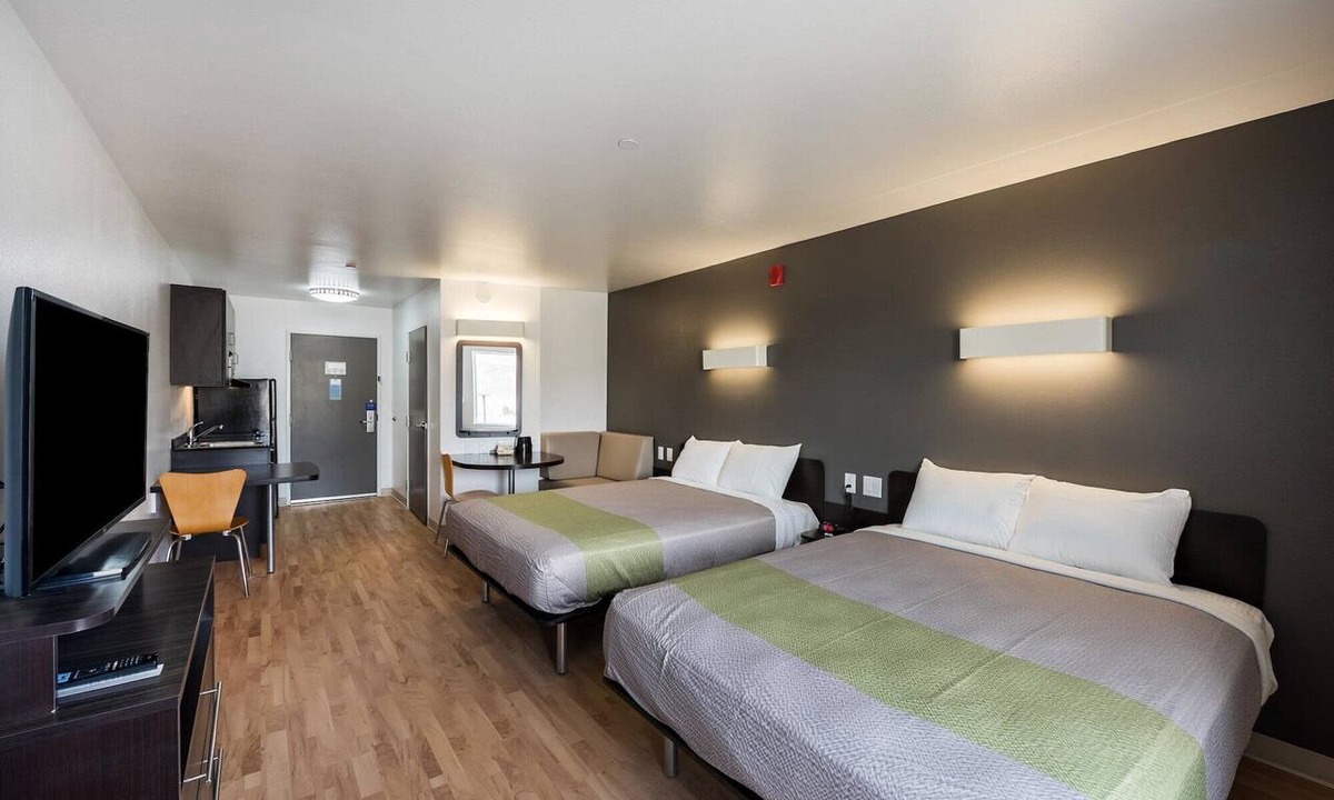 Sparks Hotel | Studio 6 Mccarran, NV - Sparks - Tahoe - Reno Industrial Center