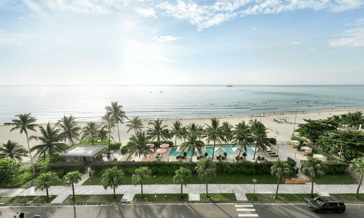 Son Tra Condo | Stunning Oceanfront Apartment Ocean View Steps to My Khe Beach