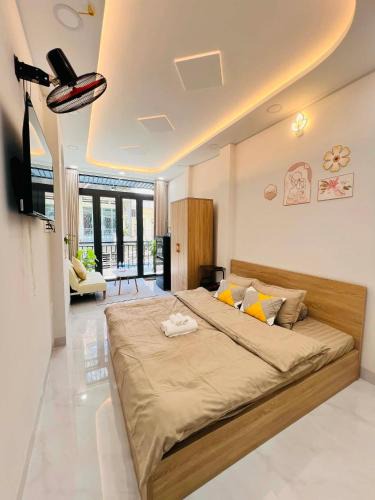 District 4 House | T2C Home with Balcony
