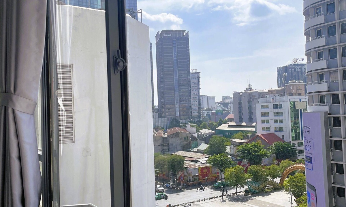 Bach Dang Riverside Apartment | The Cafe Apartments Building - Deluxe King room has a large window