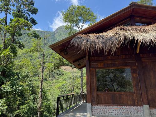 Sa Pa Ski Chalet | The Happy Bungalow In The Happy Forest!