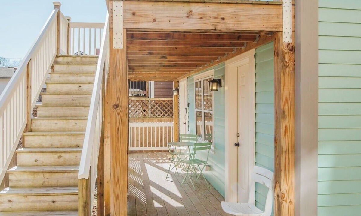 Staunton House | The Hunker Down