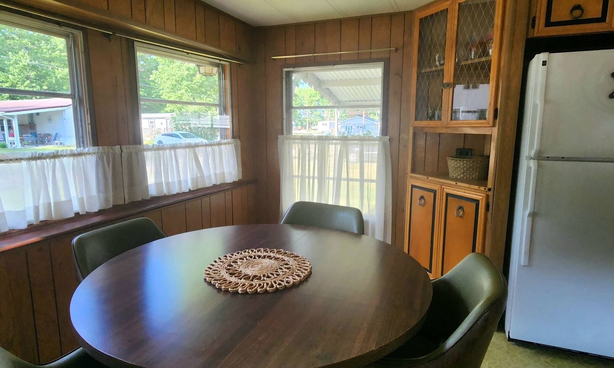 White Cloud House | The Way Back - Groovy 1970s Time Capsule – Retro Vibes, Modern Comfort!