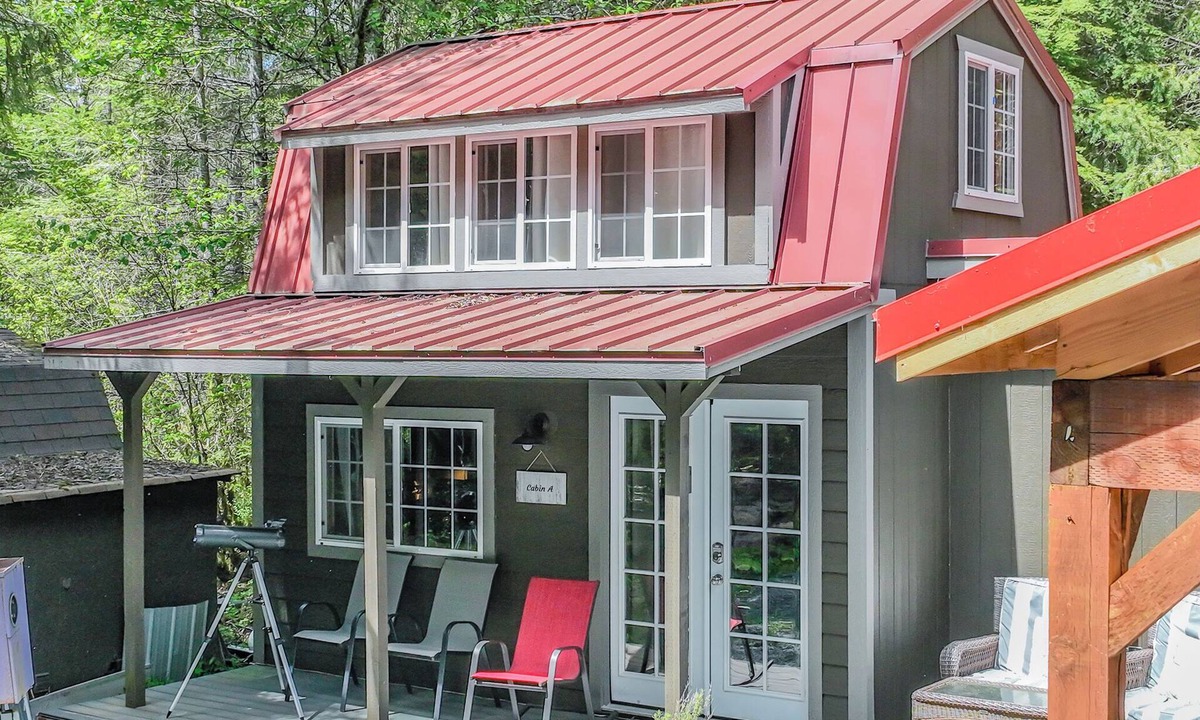 Ashford Cabin | Tiny Home A, just steps from Mt. Rainer Nat. Park w/firepit.