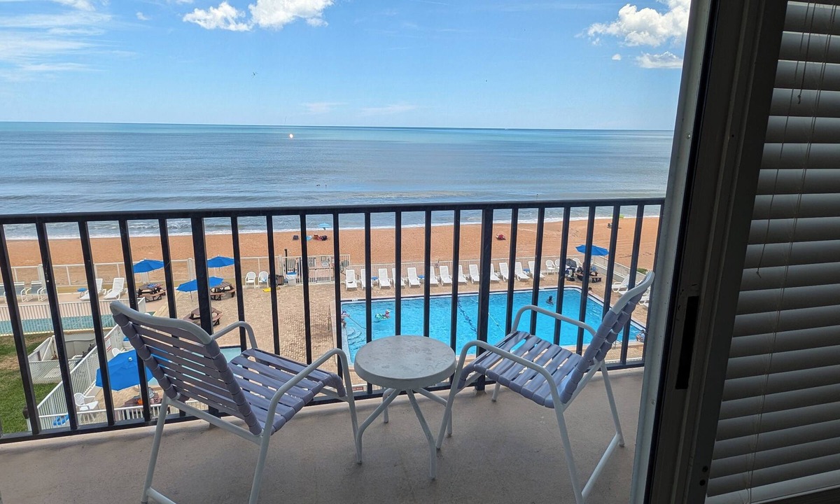 Ormond-by-the-Sea Apartment | Traders Inn Beach Club