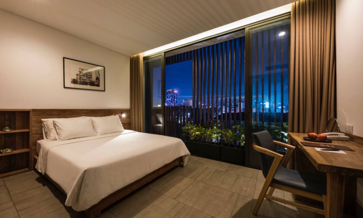 Nguyen Thai Binh Hotel | Triple E Hotel Fine Art Museum