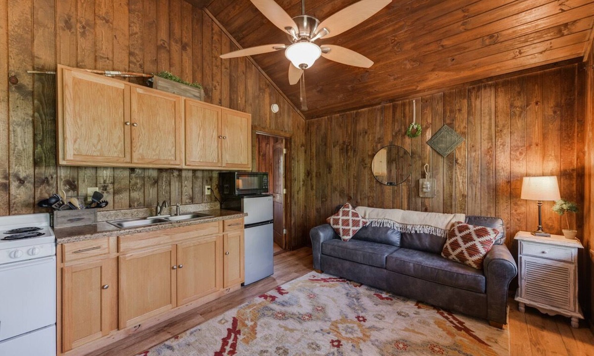 Utopia Cabin | Utopia River Retreat is a secluded paradise nestled along the Sabinal River in the Texas Hill Country.