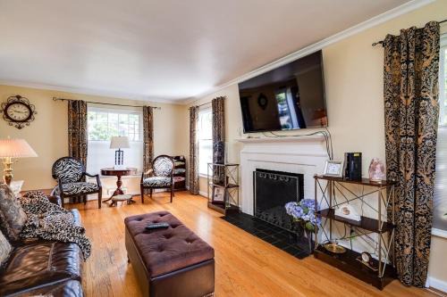 Kettering House | W Kettering 3BR Gourmet Kitchen & Large Yard