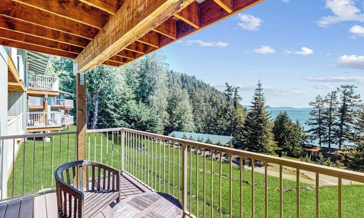 Rosario Condo | Wonderful Waterfront Escape with Three Balconies and Gas Fireplace
