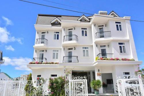 Lac Duong Hotel | Zanya villa & coffee