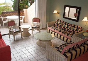 2 bdr, 2.5 bath, Townhouse Style Condo, Common Pool & Jacuzzi in Avalon