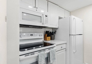 Beach Condo/Island Beach Resort/No Cleaning Fee/Condo 108 in Jensen Beach