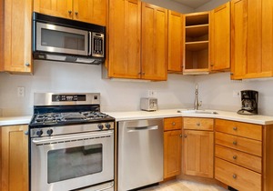 Deluxe Private Bedroom on Capitol Hill | Graduate & Intern Housing in Washington