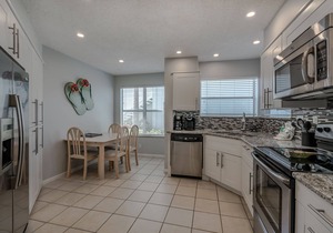 Ground Floor Condo- Patio, Resort Pool + Spa, Beach Nearby in St. Petersburg