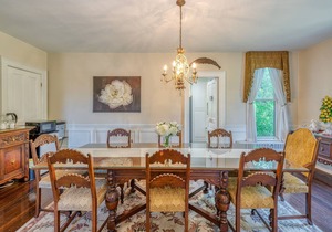 Historical Monroe Manor - Magnolia Room in South Haven